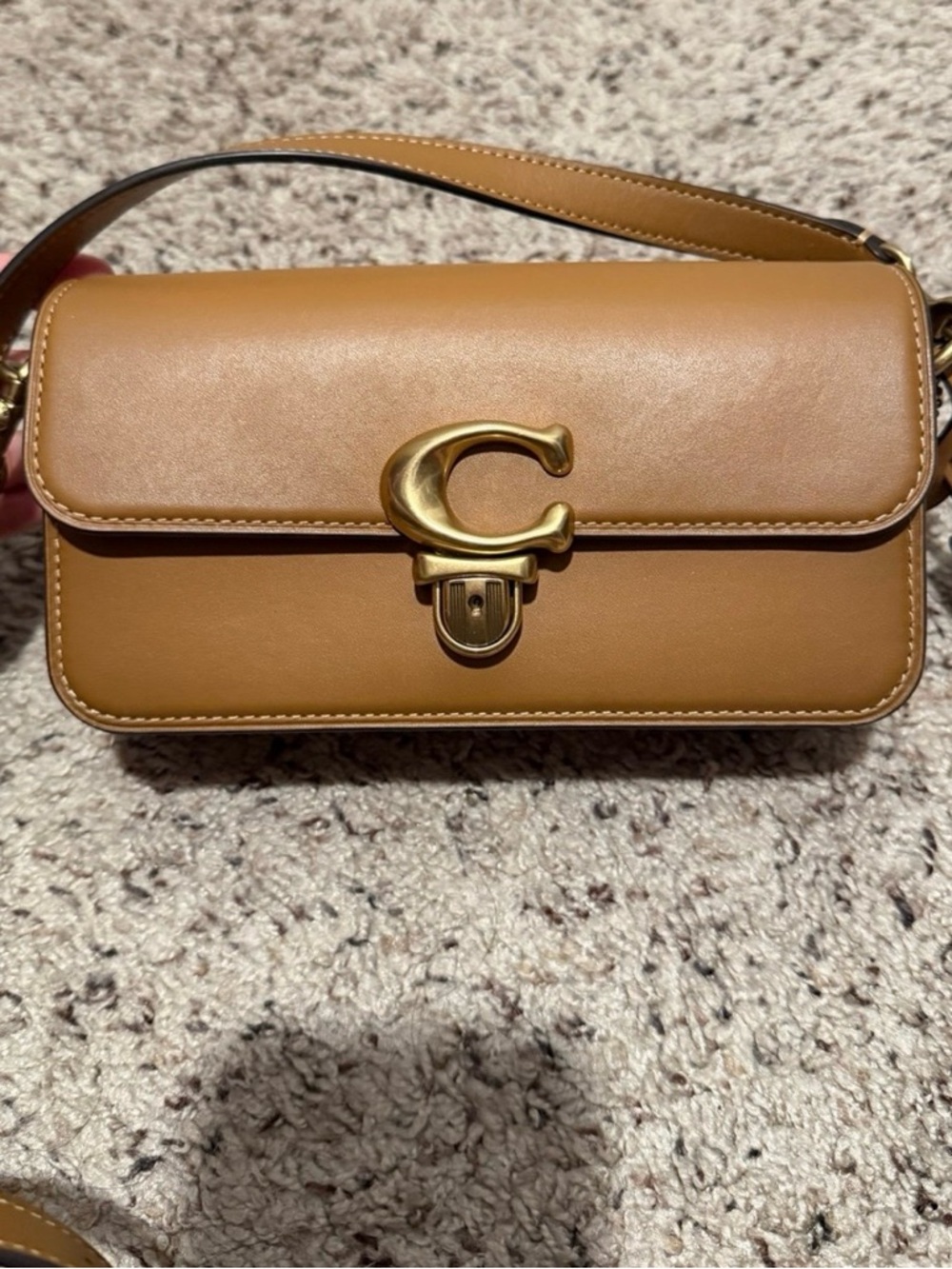 Honey brown coach studio baguette 🫶🏻
